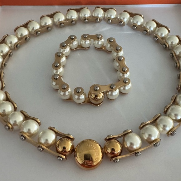 LV Speedy Pearls One-Rank Bracelet - Picture 6 of 6